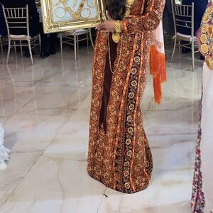 Worn once excellent condition.
More material on the inside to make bigger.